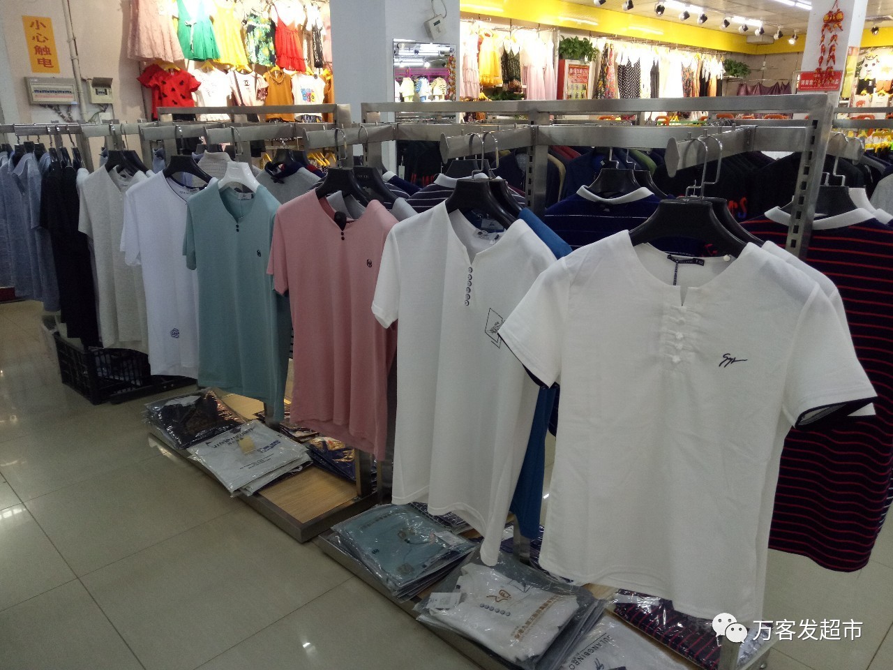 萬客發服裝區 一降到底，賠錢大甩賣！